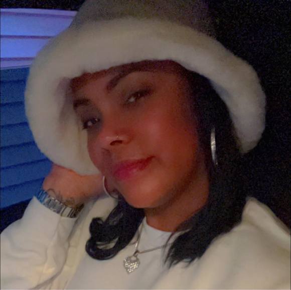 Meet your Posher, Summer - Picture 1 of 1